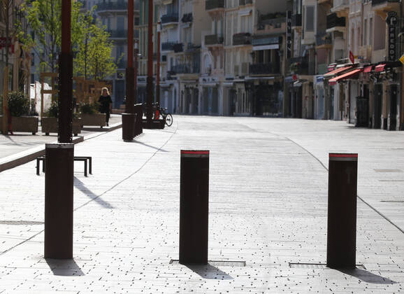 (200419) -- PARIS, April 19, 2020 (Xinhua) -- Photo taken on April 18, 2020 shows an empty street in Cannes, France. The Cannes Film Festival will not take place this year in its original form due to the COVID-19 pandemic. The film festival, one of the largest in the world, was initially due to take place on May 12-23. (Photo by Serge Haouzi Xinhua) FRANCE-CANNES-COVID-19-FILM FESTIVAL 