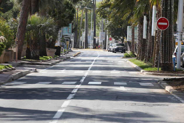 (200419) -- PARIS, April 19, 2020 (Xinhua) -- Photo taken on April 18, 2020 shows an empty street in Cannes, France. The Cannes Film Festival will not take place this year in its original form due to the COVID-19 pandemic. The film festival, one of the largest in the world, was initially due to take place on May 12-23. (Photo by Serge Haouzi Xinhua) FRANCE-CANNES-COVID-19-FILM FESTIVAL 