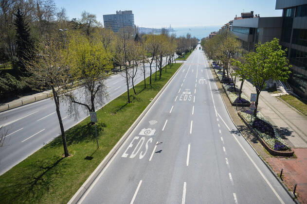 (200419) -- ISTANBUL, April 19, 2020 (Xinhua) -- Photo taken on April 18, 2020 shows an empty street amid the COVID-19 pandemic in Istanbul, Turkey. Turkey s COVID-19 cases on Saturday surged to 82,329 after 3,783 new cases were confirmed, becoming the hardest-hit country of the novel coronavirus in the Middle East. (Xinhua) TURKEY-ISTANBUL-COVID-19 