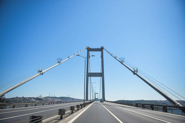 (200419) -- ISTANBUL, April 19, 2020 (Xinhua) -- Few vehicles run on a bridge amid the COVID-19 pandemic in Istanbul, Turkey, April 18, 2020. Turkey s COVID-19 cases on Saturday surged to 82,329 after 3,783 new cases were confirmed, becoming the hardest-hit country of the novel coronavirus in the Middle East. (Xinhua) TURKEY-ISTANBUL-COVID-19 