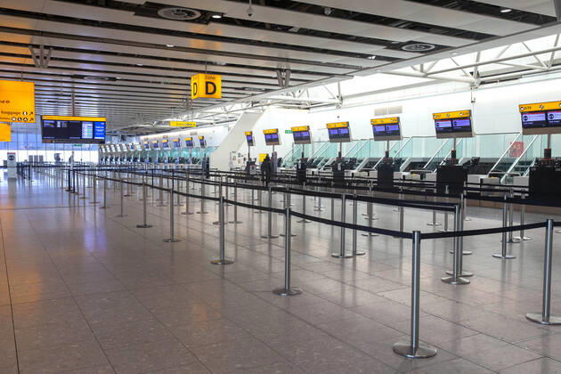 . 19 04 2020. London, United Kingdom. An nempty departure lounge at Terminal 4. Quiet at Heathrow Airport. Heathrow Airport. Very few passengers at the World s second busiest airport as travel is severly disrupted by the Coronavirus.  xMarkxThomasx xi-Imagesx IIM-21036-0006