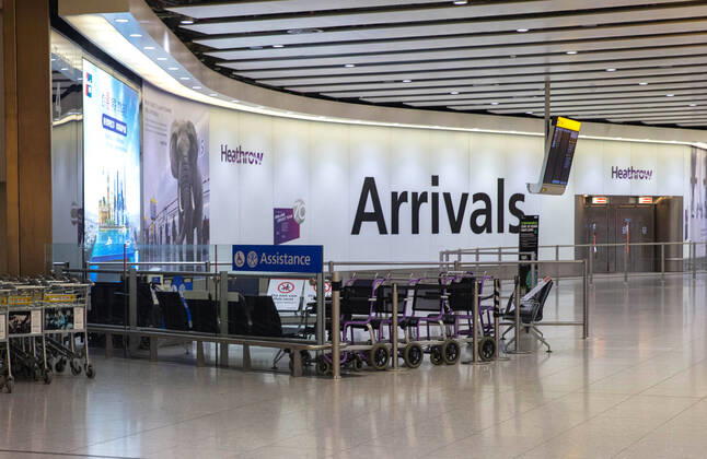 . 19 04 2020. London, United Kingdom. An empty Arrival Hall at Terminal 4. Quiet at Heathrow Airport. Heathrow Airport. Very few passengers at the World s second busiest airport as travel is severly disrupted by the Coronavirus.  xMarkxThomasx xi-Imagesx IIM-21036-0010
