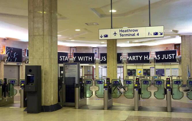 . 19 04 2020. London, United Kingdom. An empty underground ticket Hall at Terminal 4. Quiet at Heathrow Airport. Heathrow Airport. Very few passengers at the World s second busiest airport as travel is severly disrupted by the Coronavirus.  xMarkxThomasx xi-Imagesx IIM-21036-0011