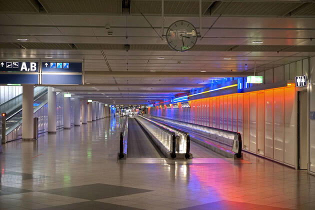 19.04.2020, Die Bayerische Landeshauptstadt München in Zeiten der Corona-Krise. Flughafen München an einem Samstag Nachmittag, statt tausender Passagiere und Urlauber ist der Airport jetzt Menschenleer. 19.04.2020, Bayerische Landeshauptstadt München in Zeiten von Corona 19.04.2020, Bayerische Landeshauptstadt München in Zeiten von Corona