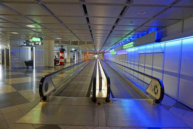 19.04.2020, Die Bayerische Landeshauptstadt München in Zeiten der Corona-Krise. Flughafen München an einem Samstag Nachmittag, statt tausender Passagiere und Urlauber ist der Airport jetzt Menschenleer. 19.04.2020, Bayerische Landeshauptstadt München in Zeiten von Corona 19.04.2020, Bayerische Landeshauptstadt München in Zeiten von Corona