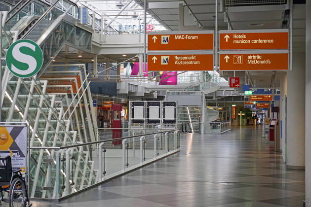 19.04.2020, Die Bayerische Landeshauptstadt München in Zeiten der Corona-Krise. Flughafen München an einem Samstag Nachmittag, statt tausender Passagiere und Urlauber ist der Airport jetzt Menschenleer. 19.04.2020, Bayerische Landeshauptstadt München in Zeiten von Corona 19.04.2020, Bayerische Landeshauptstadt München in Zeiten von Corona