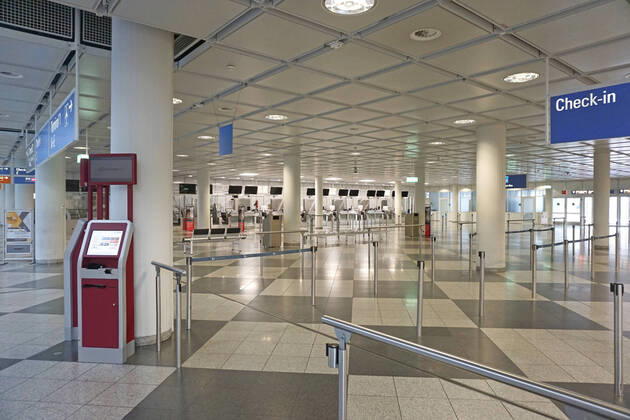 19.04.2020, Die Bayerische Landeshauptstadt München in Zeiten der Corona-Krise. Flughafen München an einem Samstag Nachmittag, statt tausender Passagiere und Urlauber ist der Airport jetzt Menschenleer. 19.04.2020, Bayerische Landeshauptstadt München in Zeiten von Corona 19.04.2020, Bayerische Landeshauptstadt München in Zeiten von Corona