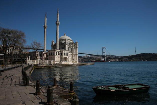 Ortakoy district, one of the touristic spot at Bosphorus in Istanbul, Saturday, April 18, 2020, during a two-day curfew declared by the government in an attempt to control the spread of coronavirus. Copyright: TolgaxAdanali 16723597