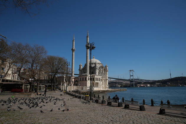 Ortakoy district, one of the touristic spot at Bosphorus in Istanbul, Saturday, April 18, 2020, during a two-day curfew declared by the government in an attempt to control the spread of coronavirus. Copyright: TolgaxAdanali 16723599