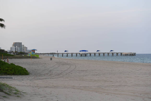 POMPANO BEACH, FL - APRIL 18: General view of South Florida as beaches remain closed during the Coronavirus (COVID-19) pandemic on April 18, 2020 in Pompano Beach, Florida. Copyright: xmpi04 MediaPunchx