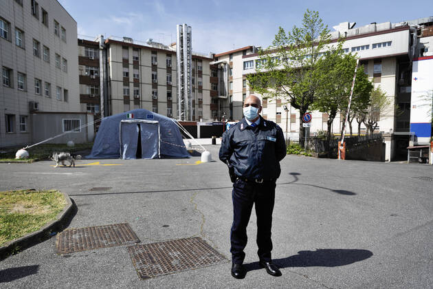 April 19, 2020, Roma, Roma, Italy: Medical staff work in an intensive care unit (ICU) in the Covid department at the Filippo Neri hospital in Roma...The Italian Government is still adopting the measure of a national lockout by closing all activities, except for essential services in an attempt to fight Coronavirus Roma Italy - ZUMAt147 20200419_zip_t147_014 Copyright: xMatteoxTrevisanx