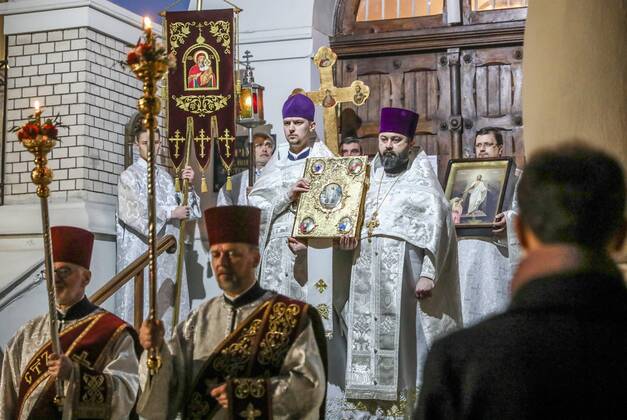 The Autocephalous Orthodox Church did not comply with the restrictions caused by the coronavirus outbreak Procession with the New Flame in the parish of the Saint Jan Klimak Russian Orthodox Church on April 19, 2020 in Warsaw, Poland. Despite the appeal of the Polish state authorities, the Autocephalous Orthodox Church did not comply with restrictions, because it is subject to the Church in Moscow, which allowed masses and processions in Poland and in other countries. EN_01425204_0017 