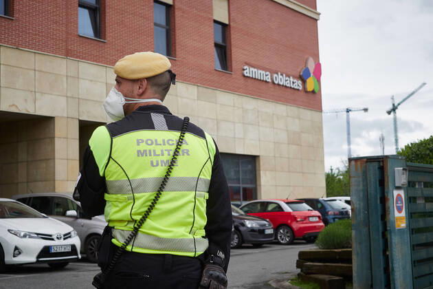 April 19, 2020, Pamplona, Navarra, SPAIN: Soldiers from the military emergency unit UME disinfect the residence of the elderly AMMA Oblates during the confinement marked by the State of Alarm decreed by the Government of Spain on the occasion of the coronavirus COVID-19 . In Pamplona, Spain, on April 19, 2020 Pamplona SPAIN - ZUMAa181 20200419_zaa_a181_012 Copyright: xEduardoxSanzx