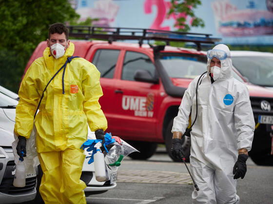 April 19, 2020, Pamplona, Navarra, SPAIN: Soldiers from the military emergency unit UME disinfect the residence of the elderly AMMA Oblates during the confinement marked by the State of Alarm decreed by the Government of Spain on the occasion of the coronavirus COVID-19 . In Pamplona, Spain, on April 19, 2020 Pamplona SPAIN - ZUMAa181 20200419_zaa_a181_041 Copyright: xEduardoxSanzx