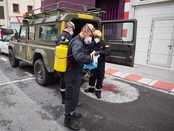 April 19, 2020, Pamplona, Navarra, SPAIN: Soldiers from the military emergency unit UME disinfect the Red Cross base in Burlada during the confinement marked by the State of Alarm decreed by the Government of Spain on the occasion of the coronavirus COVID-19 . In Pamplona, Spain, on April 19, 2020 Pamplona SPAIN - ZUMAa181 20200419_zaa_a181_055 Copyright: xEduardoxSanzx