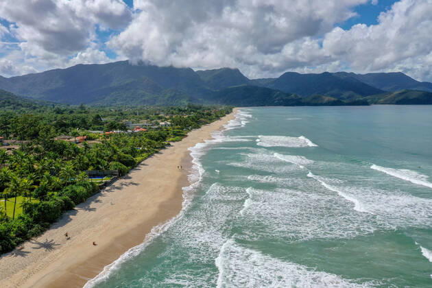MARESIAS, SP - 19.04.2020: MARESIAS BEACH DURING QUARANTINE - Praia de Maresias SP, this Sunday (19), holiday eve during the quarantine due to Covid-19. x1905641x  AndrexChaco