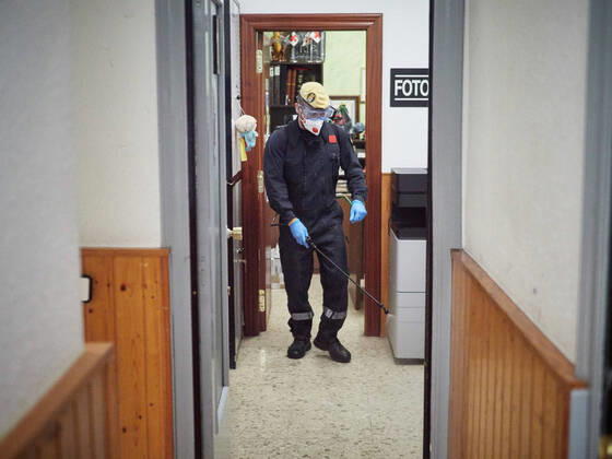 April 19, 2020, Pamplona, Navarra, SPAIN: Soldiers from the military emergency unit UME disinfect the Red Cross base in Burlada during the confinement marked by the State of Alarm decreed by the Government of Spain on the occasion of the coronavirus COVID-19 . In Pamplona, Spain, on April 19, 2020 Pamplona SPAIN - ZUMAa181 20200419_zaa_a181_064 Copyright: xEduardoxSanzx