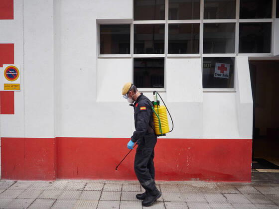 April 19, 2020, Pamplona, Navarra, SPAIN: Soldiers from the military emergency unit UME disinfect the Red Cross base in Burlada during the confinement marked by the State of Alarm decreed by the Government of Spain on the occasion of the coronavirus COVID-19 . In Pamplona, Spain, on April 19, 2020 Pamplona SPAIN - ZUMAa181 20200419_zaa_a181_066 Copyright: xEduardoxSanzx