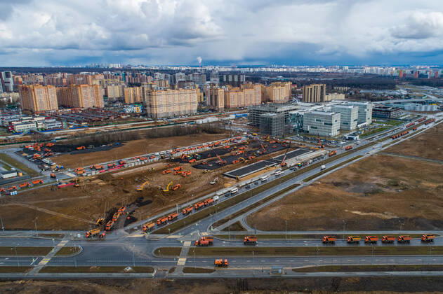 MOSCOW, RUSSIA - APRIL 19, 2020: A view of the construction site of a new building of the Novomoskovsky multipurpose medical center for patients with suspected COVID-19 coronavirus infection. Sergei Bobylev TASS  TS0D65F5