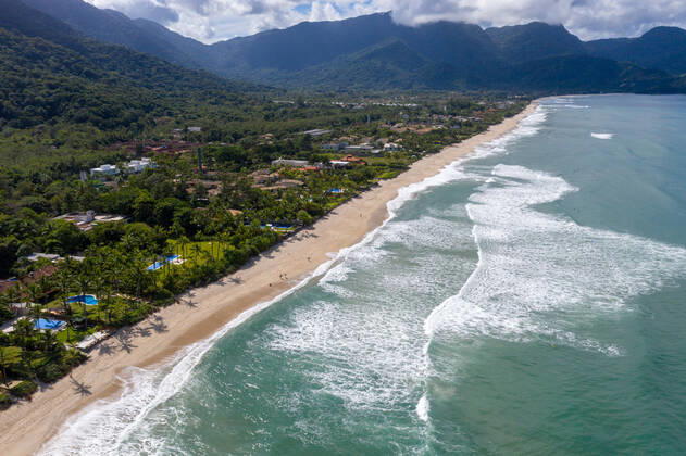 MARESIAS, SP - 19.04.2020: MARESIAS BEACH DURING QUARANTINE - Praia de Maresias SP, this Sunday (19), holiday eve during the quarantine due to Covid-19. x1905643x  AndrexChaco