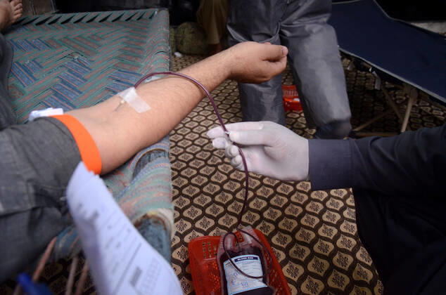 Pakistani Shia community donates blood Pakistani Shia community donates blood for Thalassemia patients who face an acute shortage of blood due to nation-wide lockdown of coronavirus outbreak. Pakistan Copyright: HussainxAli
