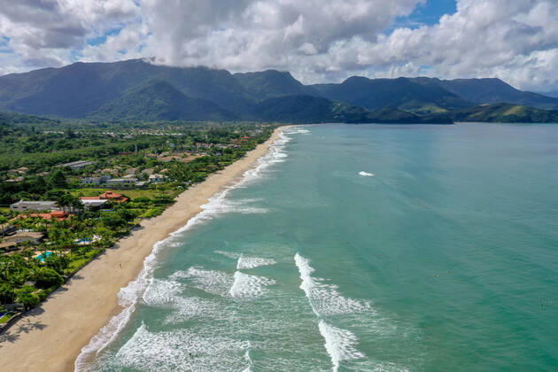 MARESIAS, SP - 19.04.2020: MARESIAS BEACH DURING QUARANTINE - Praia de Maresias SP, this Sunday (19), holiday eve during the quarantine due to Covid-19. x1905645x  AndrexChaco