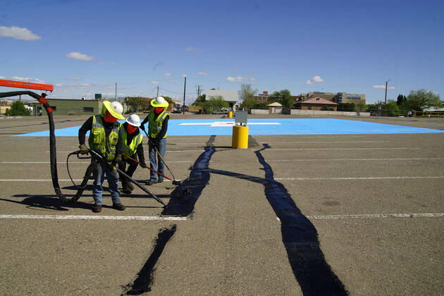 News Bilder des Tages April 19, 2020, Albuquerque, NEW MEXICO, USA: 041920 ..A Sunland Asphalt crew seals cracks in the parking lot of Milne Stadium in Southeast Albuquerque. The site will be used as a Heliport to transport Covid- 19 patients to Presbyterian Hospital..Photographed on Sunday April 19, 2020.Adolphe Pierre-LouisJournal. Albuquerque USA - ZUMAab1_ 20200419_zaf_ab1_004 Copyright: xAlbuquerquexJournalx
