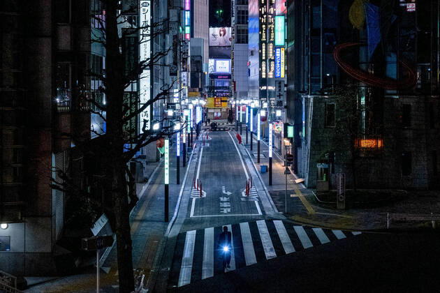 April 19, 2020, Tokyo, Japan: A bicycle goes through an empty street in Shinjuku area during the covid-19 crisis..The Japan government declared a state of emergency to cover the whole country and will continue until May 6. Tokyo governor, Yuriko Koike has asked restaurants and bars to be closed at 8pm as a preventive measure against COVID-2019. Tokyo Japan - ZUMAs197 20200419_zaa_s197_081 Copyright: xViolaxKamx