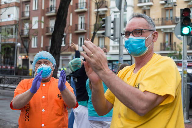 April 19, 2020, Madrid, MADRID, SPAIN: Several health workers appreciate the support during the tribute to the health workers at the Hospital de la Princesa during the Covid-19 pandemic on April 19, 2020 in Madrid, Spain Madrid SPAIN - ZUMAa181 20200419_zaa_a181_074 Copyright: xJoaquinxCorcherox