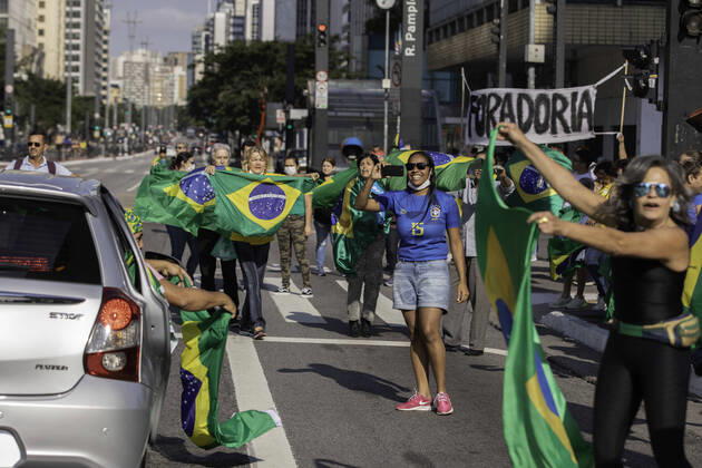 SÃO PAULO, SP - 19.04.2020: CARREATA PRÓ BOLSONARO SP - Protesters take action on Avenida Paulista, in central São Paulo, against Governor João Doria and Federal Deputy Rodrigo Maia this Sunday afternoon (19). The act continued in a motorcade through the city streets after closing both sides of the avenue. x1905701x  BrunoxRocha