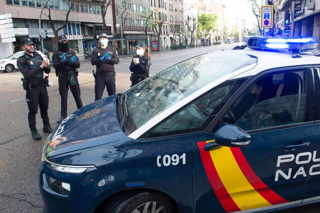 April 19, 2020, Madrid, MADRID, SPAIN: National Police support during the tribute to the health workers at the Hospital de la Princesa during the Covid-19 pandemic on April 19, 2020 in Madrid, Spain Madrid SPAIN - ZUMAa181 20200419_zaa_a181_098 Copyright: xJoaquinxCorcherox