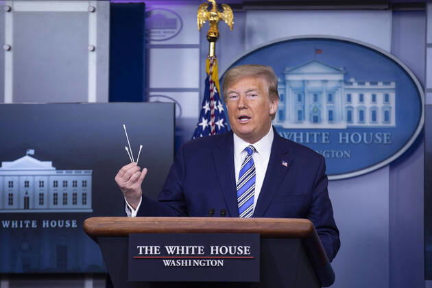 Bilder des Jahres 2020, News 04 April News Themen der Woche KW16 News Bilder des Tages April 19, 2020, Washington, District of Columbia, USA: United States President Donald J. Trump, joined by United States Vice President Mike Pence, delivers remarks on the Coronavirus pandemic during a news conference in the James S. Brady Press Briefing room at the White House in Washington D.C., U.S., on Sunday April 19, 2020. Speaker of the United States House of Representatives Nancy Pelosi (Democrat of California) stated that lawmakers are close to a deal with United States Secretary of the Treasury Steven T. Mnuchin regarding a second round of small business loans for businesses impacted by Coronavirus. Credit: CNP Washington USA - ZUMAs152 20200419_zaa_s152_020 Copyright: xStefanixReynoldsx