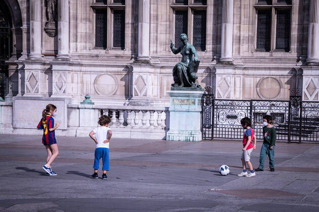 April 19, 2020, Paris, France: Children play football while wearing face masks at the forecourt of Paris City Hall during the quarantine..France has recorded 112606 confirmed cases, 36578 recovered and 19718 deaths by the corona virus. Paris France - ZUMAs197 20200419_zaa_s197_090 Copyright: xAndreinaxFloresx
