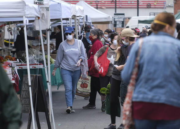 April 19, 2020, Los Angeles, California, U.S: People wearing masks shop at a Farmer s Market during the Covid-19 crisis in Los Angeles, Sunday, April 19, 2020. Los Angeles U.S. - ZUMAc68_ 20200419_zaf_c68_006 Copyright: xRingoxChiux