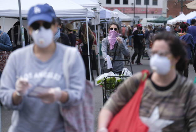 April 19, 2020, Los Angeles, California, U.S: People wearing masks shop at a Farmer s Market during the Covid-19 crisis in Los Angeles, Sunday, April 19, 2020. Los Angeles U.S. - ZUMAc68_ 20200419_zaf_c68_011 Copyright: xRingoxChiux