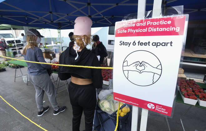 April 19, 2020, Los Angeles, California, U.S: A sign reminds people to a Farmer s Market practice social distancing during the Covid-19 crisis in Los Angeles, Sunday, April 19, 2020. Los Angeles U.S. - ZUMAc68_ 20200419_zaf_c68_023 Copyright: xRingoxChiux