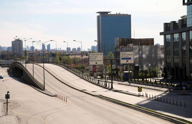 (200419) -- ANKARA, April 19, 2020 (Xinhua) -- Photo taken on April 19, 2020 shows an empty road during a curfew in Ankara, Turkey. Turkish Health Minister Fahrettin Koca on Sunday confirmed 3,977 new COVID-19 cases and 127 more deaths in Turkey. The total number of confirmed COVID-19 cases in Turkey increased to 86,306 while the death toll surged to 2,017, Koca tweeted. (Photo by Mustafa Kaya Xinhua) TURKEY-ANKARA-COVID-19-CURFEW 
