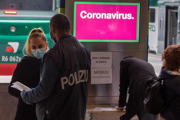 Milan, Coronavirus Covid 19 emergency, increase in commuters at Cadorna station as the start date of phase 2 approaches. Checks on certifications by law enforcement agencies (Massimo Alberico Fotogramma, Milan - 2020-04-20) p.s. la foto e utilizzabile nel rispetto del contesto in cui e stata scattata, e senza intento diffamatorio del decoro delle persone rappresentate  Copyright: xMassimoxAlbericox xFOTOGRAMMAx