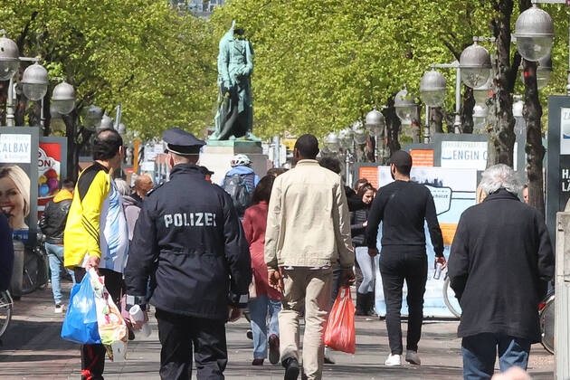 Hannover, Coronavirus, 20.04.2020, Nach mehrwöchigen Schließungen in der Corona-Pandemie haben in Niedersachsen heute wieder die ersten Geschäfte geöffnet, Georgstraße .
