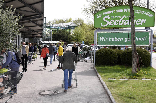 Öffnung der Gartencenter und Baumärkte nach der Lockerung der Corona-Maßnahmen in Bayern, hier das Gartencenter Seebauer. München, 20.04.2020