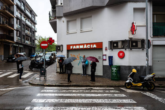 April 20, 2020, Girona, Spain: People waiting outside the Montilivi s Pharmacy to receive free face masks during the Coronavirus (COVID-19) crisis..The Spanish Health Ministry has distributed facial masks to all pharmacies so that users can obtain them for free, they only deliver one mask per person on showing a medical card. Each user will receive one free facial mask per week. In the first hour, they started shipping, but the system collapsed due to high demand and currently it™s not possible to get face masks until the system is reset. Girona Spain - ZUMAs197 20200420_zaa_s197_025 Copyright: xAdriÃ xSalidoxZarcox