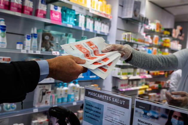 April 20, 2020, Girona, Spain: A man receiving free face masks at the Rambla Xavier Cugat Pharmacy during the Coronavirus (COVID-19) crisis..The Spanish Health Ministry has distributed facial masks to all pharmacies so that users can obtain them for free, they only deliver one mask per person on showing a medical card. Each user will receive one free facial mask per week. In the first hour, they started shipping, but the system collapsed due to high demand and currently it™s not possible to get face masks until the system is reset. Girona Spain - ZUMAs197 20200420_zaa_s197_024 Copyright: xAdriÃ xSalidoxZarcox