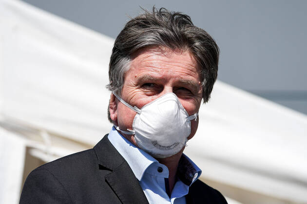 Baden-Württembergs Gesundheitsminister Manfred Lucha (Manne Lucha, Minister für Soziales und Integration, Bündnis 90 Die Grünen) mit Gesichtsmaske, Einzelbild, Porträt, Portrait, Verteilzentrum in der Feuerwache, Corona, Coronakrise, 20.04.2020, Heidelberg (Deutschland), Pressetermin, Coronavirus, Heidelberg überreicht Masken an das Land Baden-Württemberg