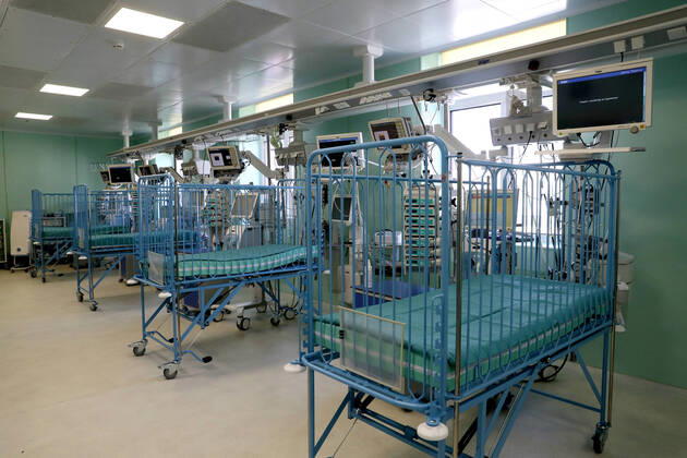 MOSCOW, RUSSIA - APRIL 20, 2020: An intensive care unit at an infectious diseases center opened at a high-tech surgery unit of the National Medical Research Center for Children s Health of the Russian Healthcare Ministry. Having the bed capacity of 300, with 30 beds in an intensive care unit and 8 operating rooms, the center will admit patients with suspected COVID-19 coronavirus infection. Sergei Savostyanov TASS  TS0D66EA