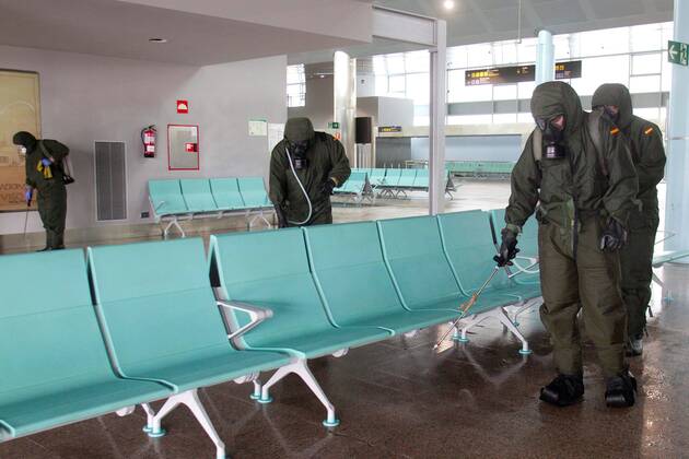 Members of the Spanish Army disinfect Vigo s airport, in Vigo, Spain, 20 April 2020. The Spanish government declared the state of emergency on 14 March and the Mediterranean country has since been under a lockdown in a bid to slow down the devastating spread of the pandemic COVID-19 disease caused by the SARS-CoV-2 coronavirus. Coronavirus situation in Spain !ACHTUNG: NUR REDAKTIONELLE NUTZUNG!  Copyright: xSalvadorxSasx GRAF3285 20200420-637229954028955307