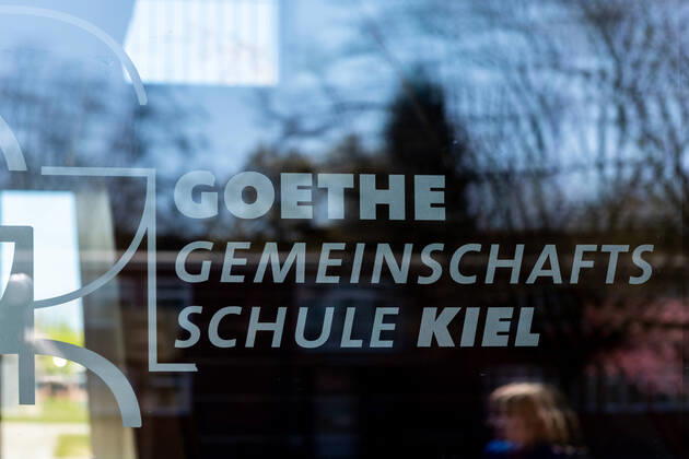 Kiel, Goethe Gemeinschaftsschule, 20.04.2020 Statement der Bildungsministerin Schleswig-Holstein Karin Prien zur Prüfungssituation in Kieler Schulen laut Empfehlungen des RKI. In der Goethe Gemeinschaftsschule laufen die Vorbereitungen zu den Prüfungen ESA und MSA auf Hochtouren. Ebenso könnten ab dem 11. Mai in der Mensa Abiturprüfungen für anderen Schulen durchgeführt werden. Kiel Ravensberg Schleswig-Holstein Deutschland