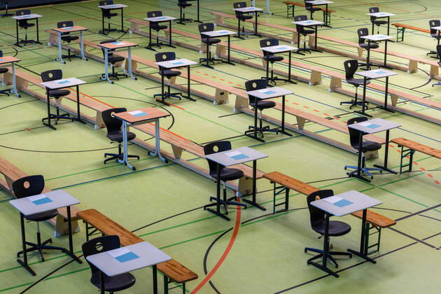 Kiel, Goethe Gemeinschaftsschule, 20.04.2020 Statement der Bildungsministerin Schleswig-Holstein Karin Prien zur Prüfungssituation in Kieler Schulen laut Empfehlungen des RKI. In der Goethe Gemeinschaftsschule laufen die Vorbereitungen zu den Prüfungen ESA und MSA auf Hochtouren. Ebenso könnten ab dem 11. Mai in der Mensa Abiturprüfungen für anderen Schulen durchgeführt werden. Kiel Ravensberg Schleswig-Holstein Deutschland