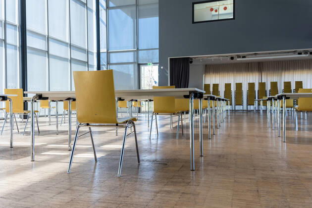 Kiel, Goethe Gemeinschaftsschule, 20.04.2020 Statement der Bildungsministerin Schleswig-Holstein Karin Prien zur Prüfungssituation in Kieler Schulen laut Empfehlungen des RKI. In der Goethe Gemeinschaftsschule laufen die Vorbereitungen zu den Prüfungen ESA und MSA auf Hochtouren. Ebenso könnten ab dem 11. Mai in der Mensa Abiturprüfungen für anderen Schulen durchgeführt werden. Kiel Ravensberg Schleswig-Holstein Deutschland