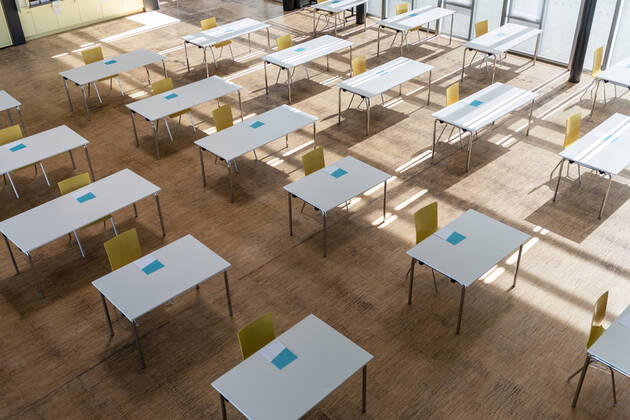 Kiel, Goethe Gemeinschaftsschule, 20.04.2020 Statement der Bildungsministerin Schleswig-Holstein Karin Prien zur Prüfungssituation in Kieler Schulen laut Empfehlungen des RKI. In der Goethe Gemeinschaftsschule laufen die Vorbereitungen zu den Prüfungen ESA und MSA auf Hochtouren. Ebenso könnten ab dem 11. Mai in der Mensa Abiturprüfungen für anderen Schulen durchgeführt werden. Kiel Ravensberg Schleswig-Holstein Deutschland