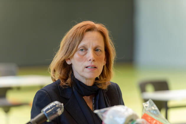 Kiel, Goethe Gemeinschaftsschule, 20.04.2020 Statement der Bildungsministerin Schleswig-Holstein Karin Prien zur Prüfungssituation in Kieler Schulen laut Empfehlungen des RKI. In der Goethe Gemeinschaftsschule laufen die Vorbereitungen zu den Prüfungen ESA und MSA auf Hochtouren. Ebenso könnten ab dem 11. Mai in der Mensa Abiturprüfungen für anderen Schulen durchgeführt werden. Kiel Ravensberg Schleswig-Holstein Deutschland